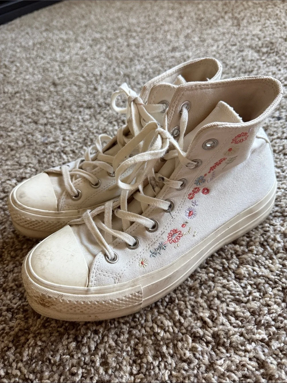 High-Top Canvas Athletic Shoes with Delicate Floral Embroidery - Cream
